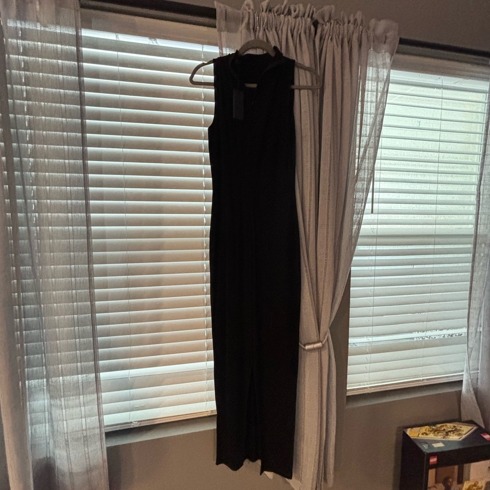 Elegant Black Sleeveless Dress